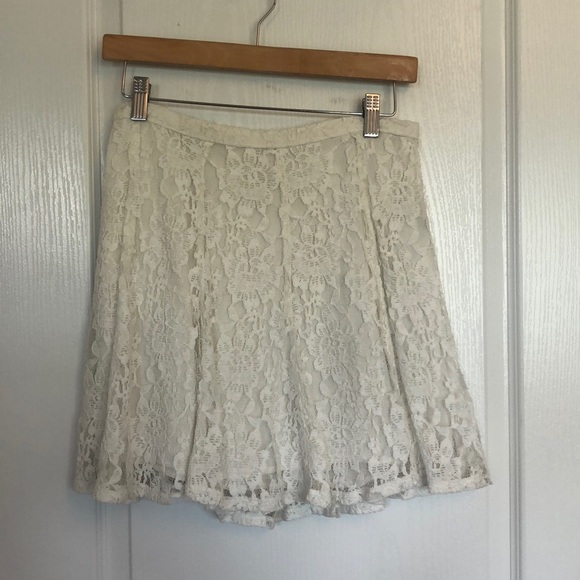Hollister Lace Floral design Skirt - Picture 2 of 3
